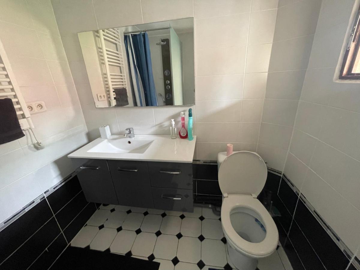 Agreable Appartement Dans Une Maison Saint-Denis-en-Margeride Exterior foto