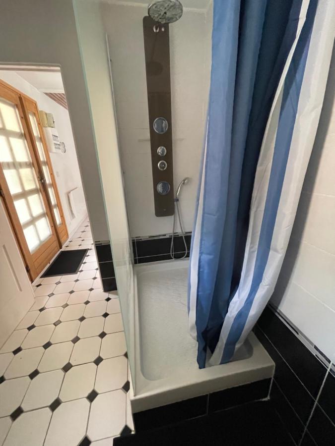 Agreable Appartement Dans Une Maison Saint-Denis-en-Margeride Exterior foto
