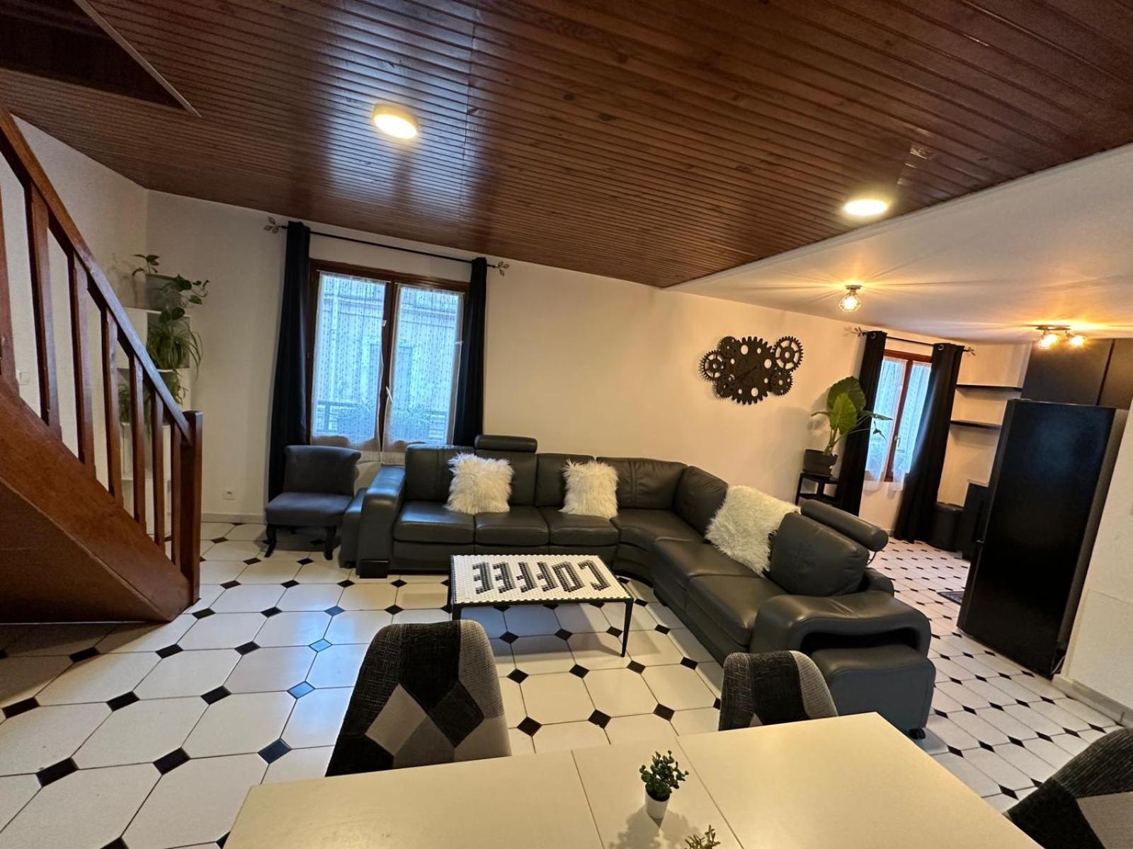 Agreable Appartement Dans Une Maison Saint-Denis-en-Margeride Exterior foto