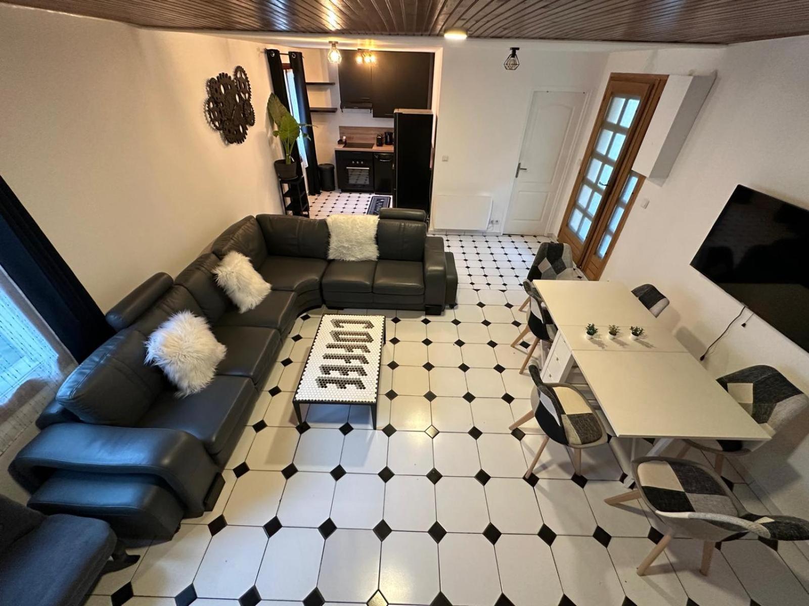 Agreable Appartement Dans Une Maison Saint-Denis-en-Margeride Exterior foto