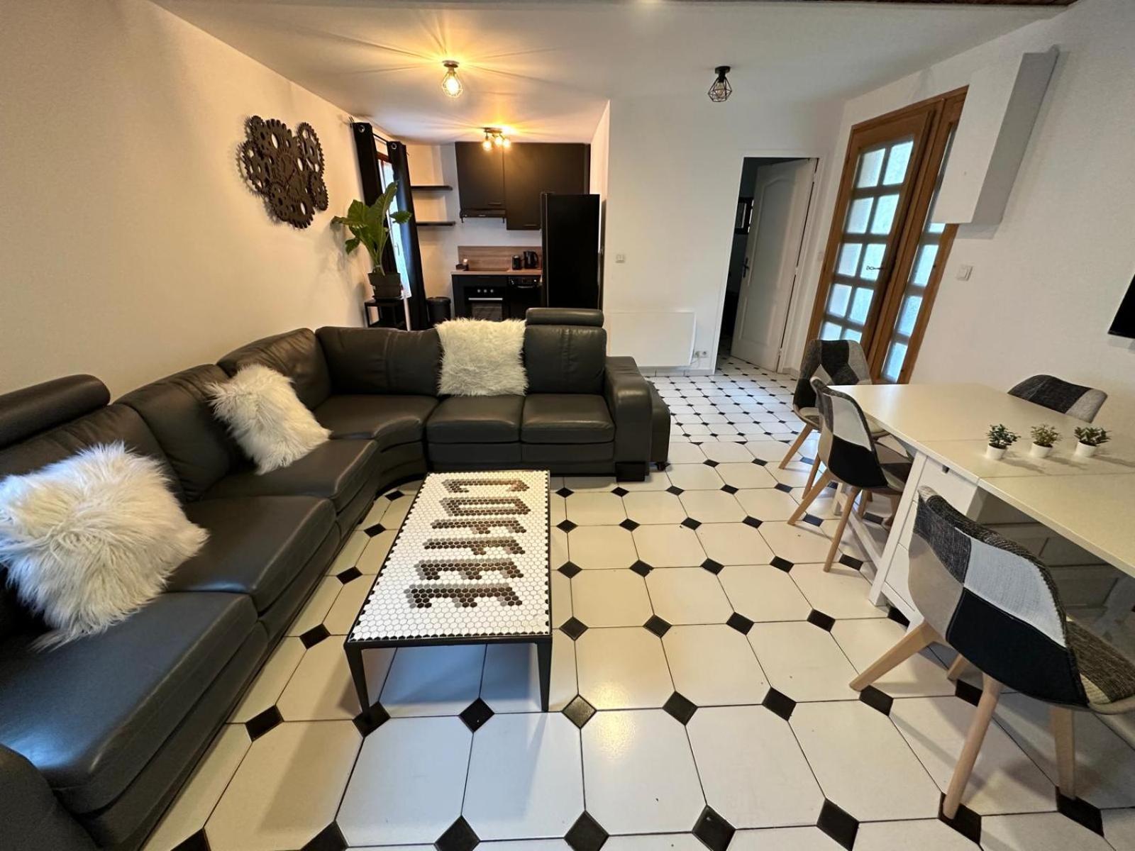 Agreable Appartement Dans Une Maison Saint-Denis-en-Margeride Exterior foto